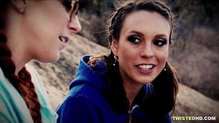 Paro pagas por slut akiri ŝin fucking grandega DP