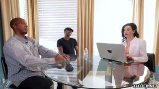 Veronica Avluv tidak&amp;#039;t berpikir banyak tentang ras bertiga