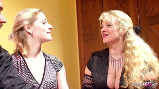 ���वान अनुभवहीन जोडी हुन्छ help from परिपक्व छिमेकीलाई मा उनको पहिलो Mouth Fuck