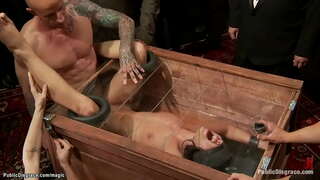 Mladi črna suženj Adriana Chechik je oči in boxed potem velik kurac zajebal s Astralnem Prahu pod nadzorom dom Princesa Donna Dolore v javne