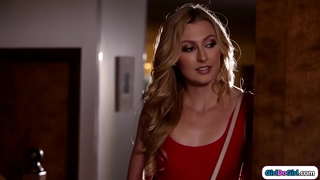 گھر آنے کے بعد دیر ایک بار پھر اس busty stepmom کا فیصلہ وہ ہو جائے گا ایک ہم جنس پرست.ربيبہ حاصل titsucked licks کے ، بلی اور facesits اس