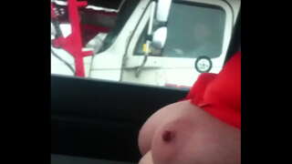 аустралијски лисица задиркује камионџије