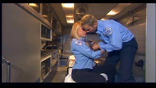 Busty sarışın sikilmiş qara bud yüksək corab