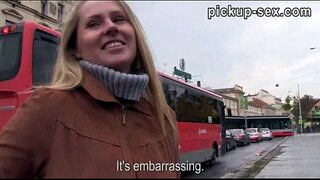 Eurobabe Zuzana撞与陌生人的一些钱