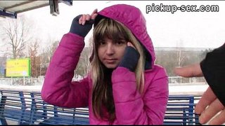 Nekilnojamojo mėgėjų Eurobabe Gina Gerson prikaltas traukinio