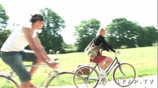 Jauna ir graži studentų su big boobs kapo sodomisee et prise en dvigubai p