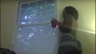 Ebony Mergina Bezdalius ir Burp