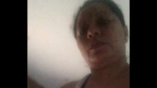 Masturbates ต่อหน้ากล้อง