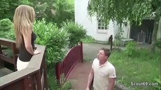 Beag slim Teen fucked an t-uachdaran air sgàth fiachan 