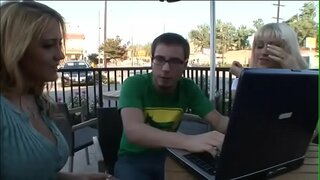 ���្តីប្រពន្ធនៃការអាក្រក់កើនឡើងសិល្បកថ្ងៃដាៈតៅន្ដមាននៅក្នុងទេសភាព