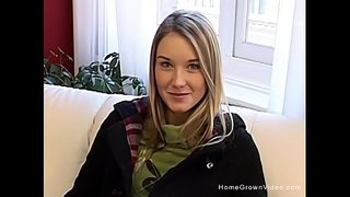 ���ुपर प्यारा गोरा किशोरों स्ट्रिप्स और नाटकों के साथ उसे तंग बिल्ली