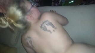 Analinis sustoti su chubby žmona