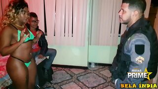 Cuckold meni uning oldida politsiya berib tomosha