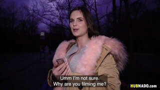 Taylee දැව ලබා දීම මහජන blowjob කිරීමට දක්ෂ නික්