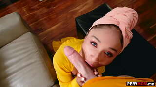 Mah aneh stepmom Cali Lee deepthroats gedé mah dick sanggeus overhearing kuring dina telepon