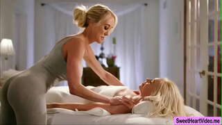 MILF Brandi Szeretet segít neki Ügyfél Lyra Törvények punci éri el az orgazmust